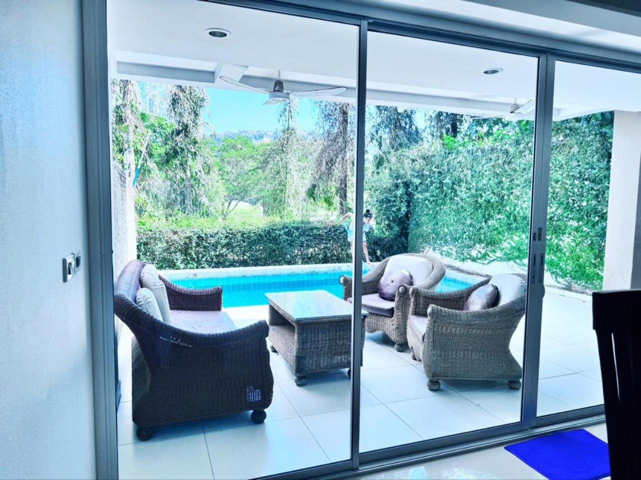 4 Bedrooms & Bathroom For Up To 12 Guests 7kms To Patong At The Fairways Golf Hébergement de vacances Phuket